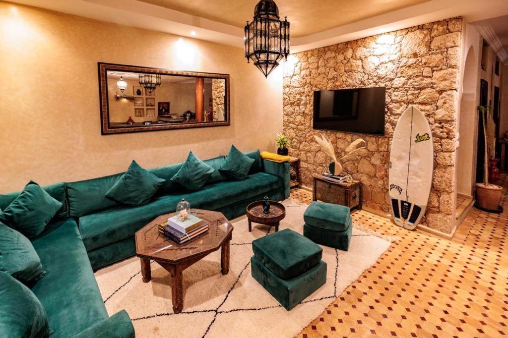 Cheerful 4-Bedroom Home In ミルレフト エクステリア 写真